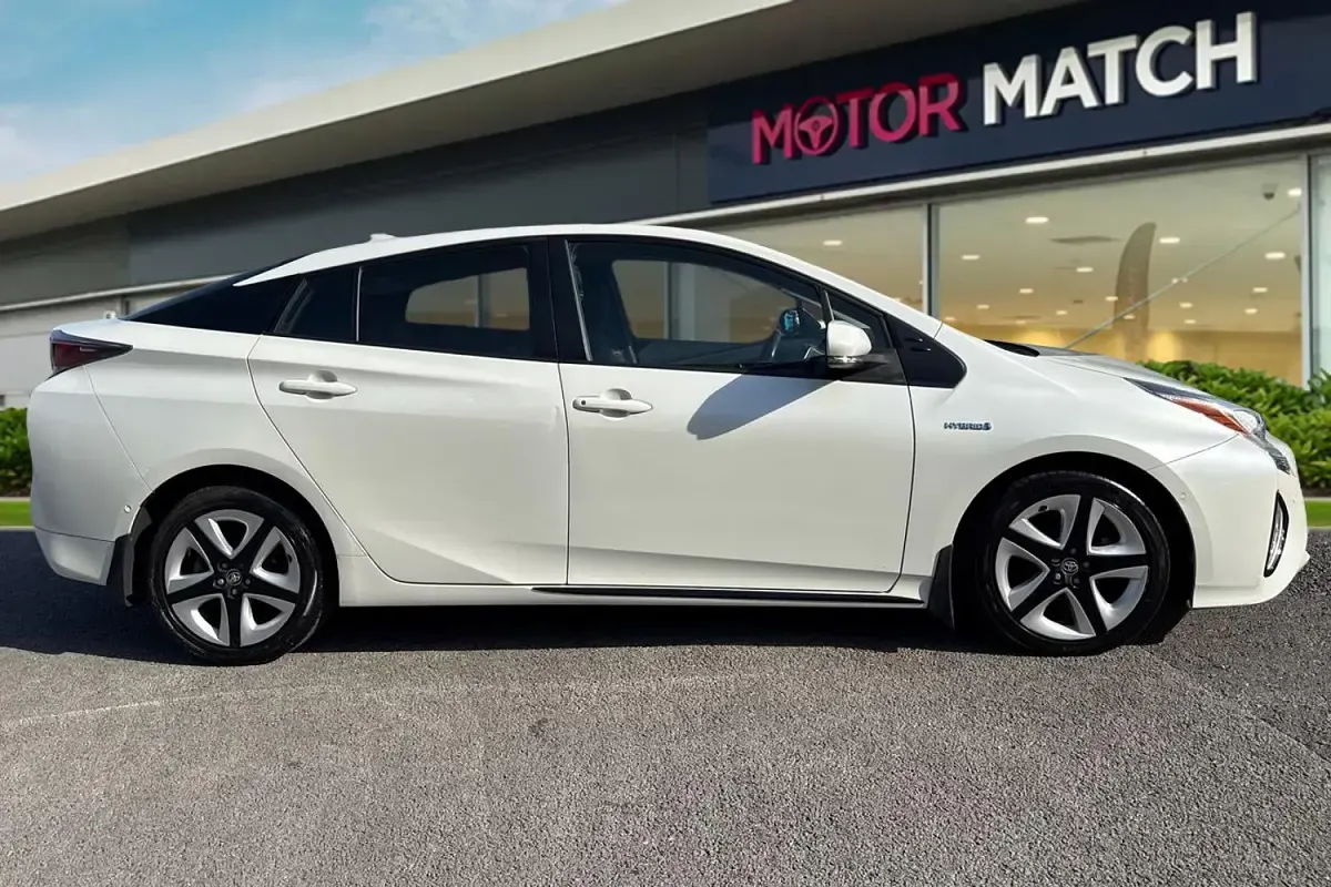 Used Toyota Prius Business Edition 2016 White Hatchback