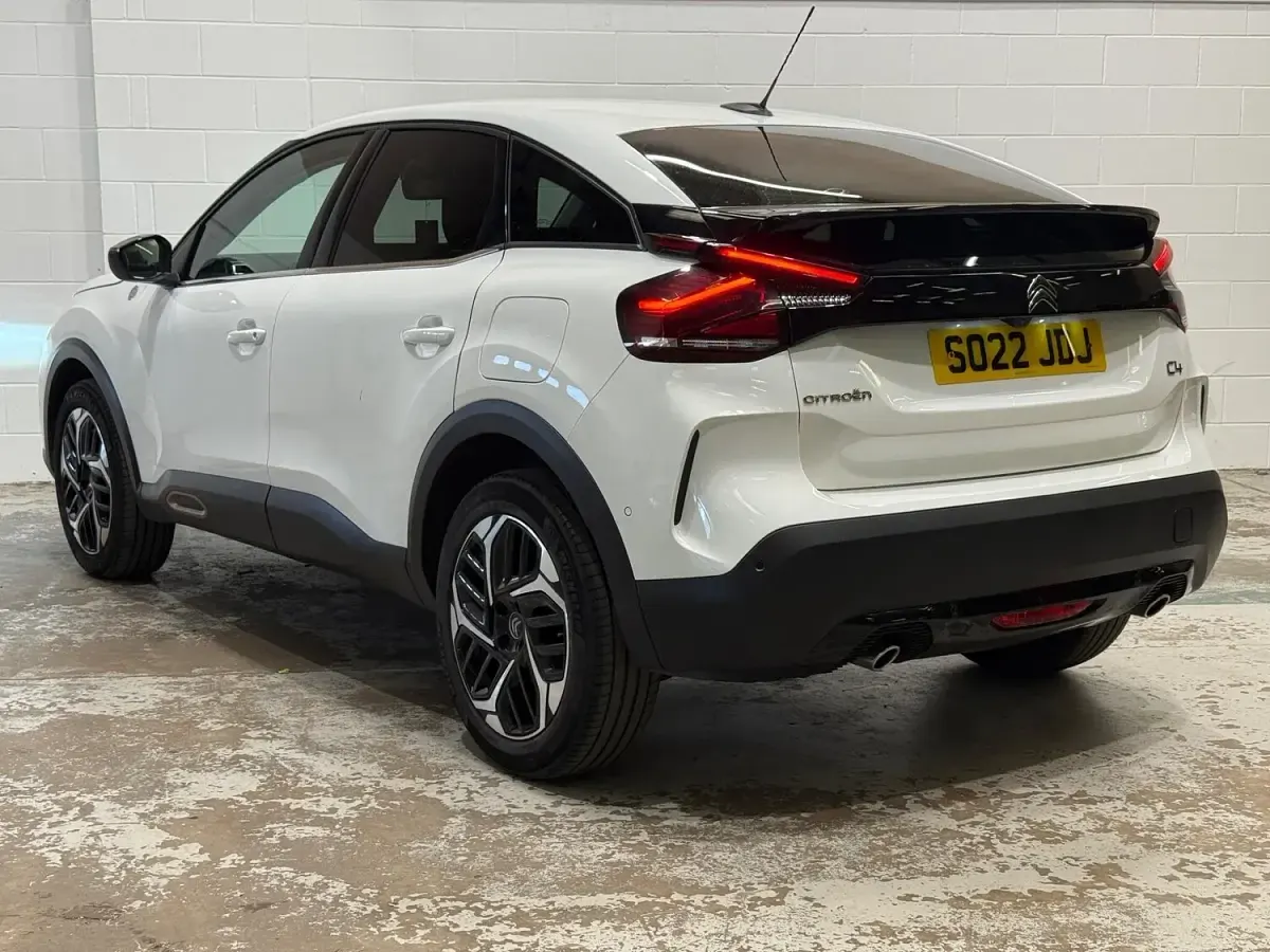 Used Citroën C4 PureTech 127 HP (93 kW) 2022 White Hatchback