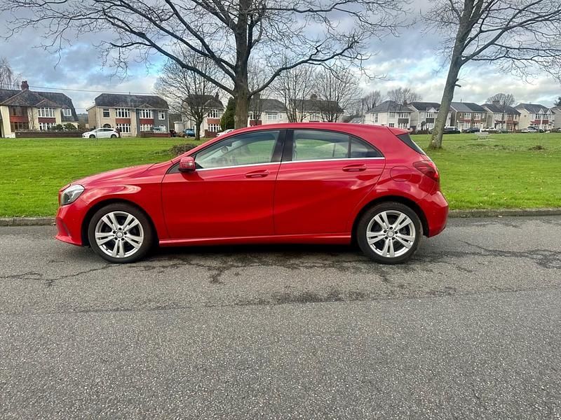 Used Mercedes A180 Executive 109 HP (80 kW) 2017 Red Hatchback