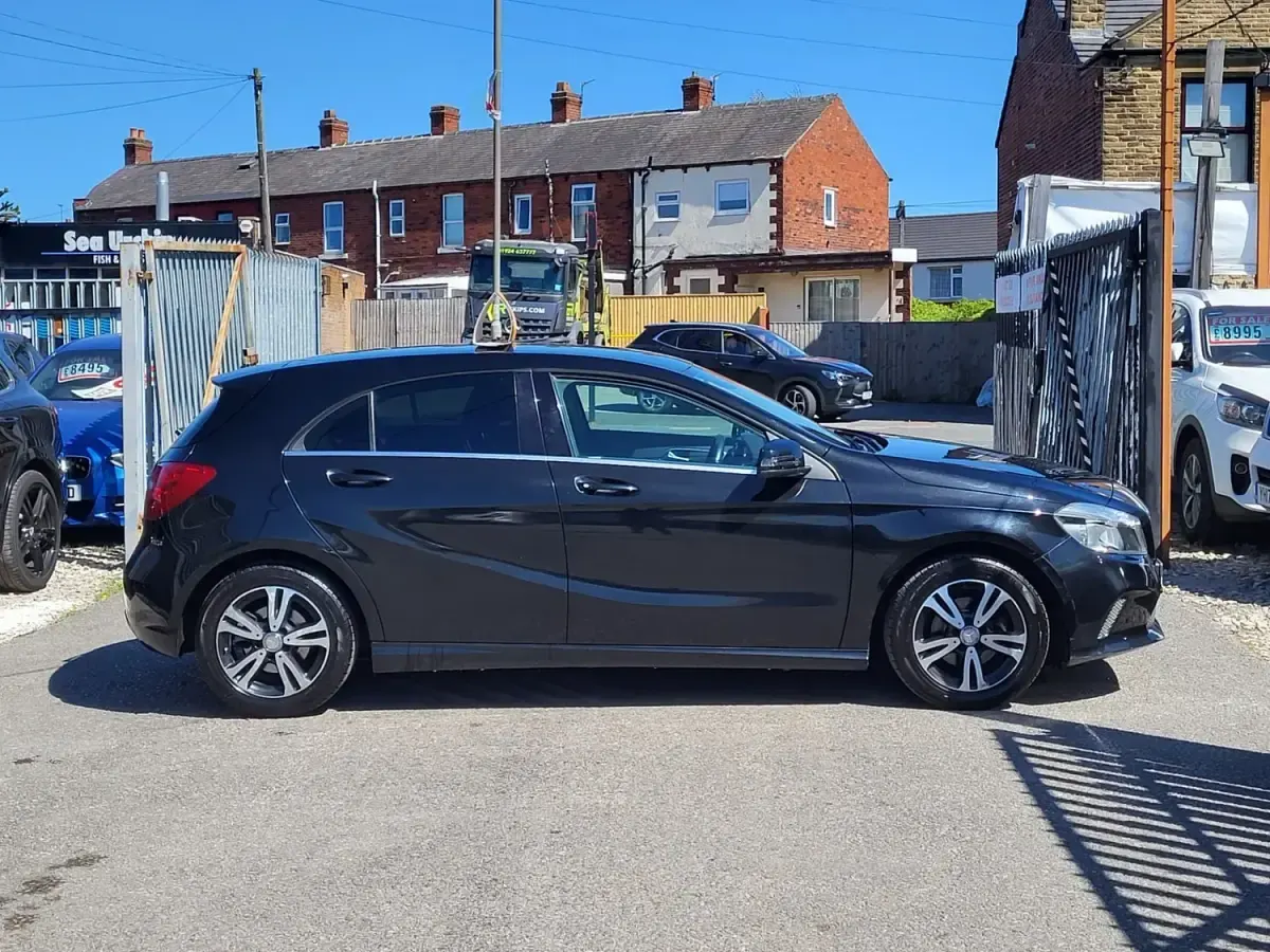 Käytetty Mercedes A180 SE 2016 Musta Viistoperä