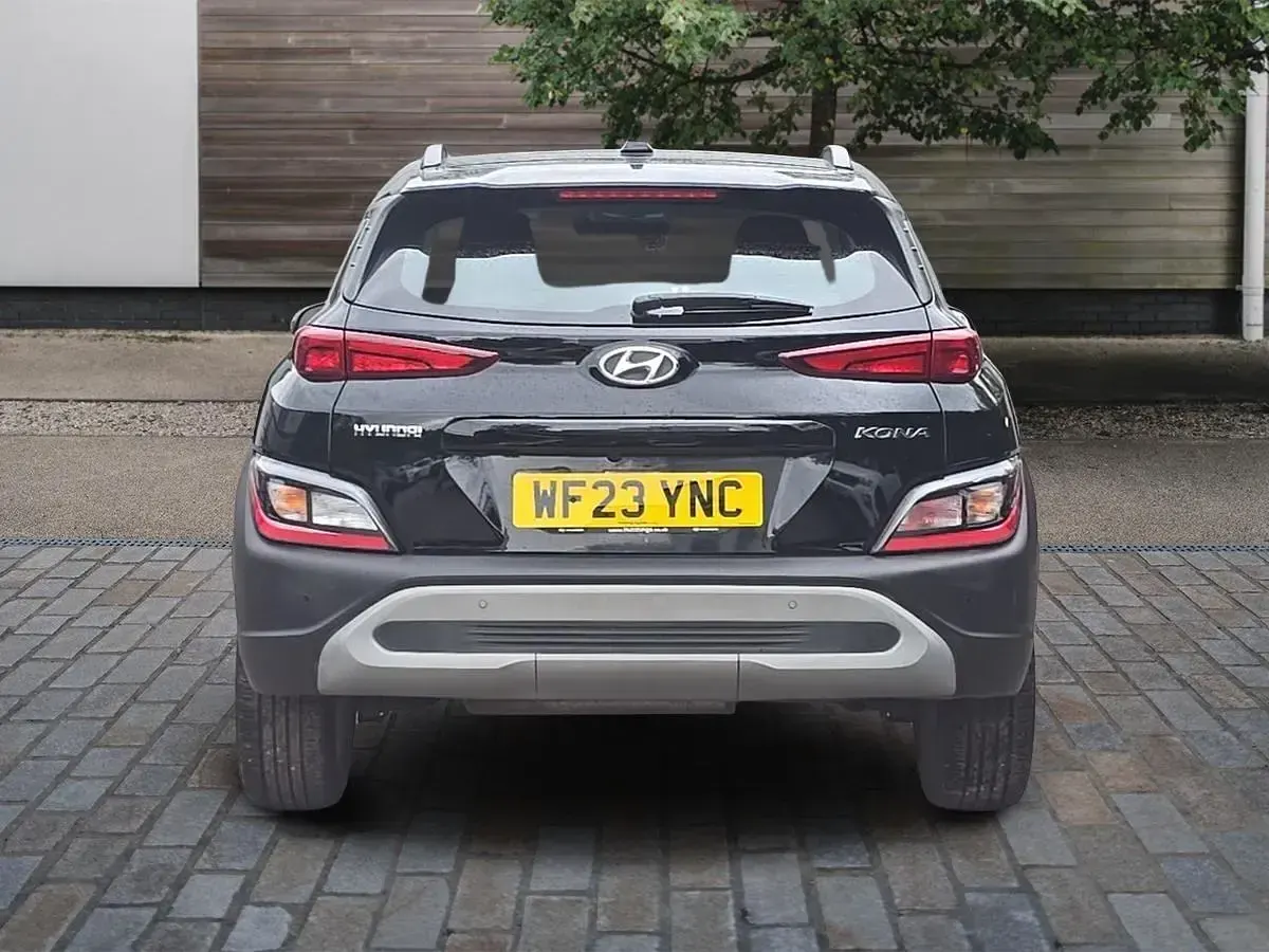 Second-hand Hyundai Kona SE 120 CP (88 kW) 2023 Negru SUV