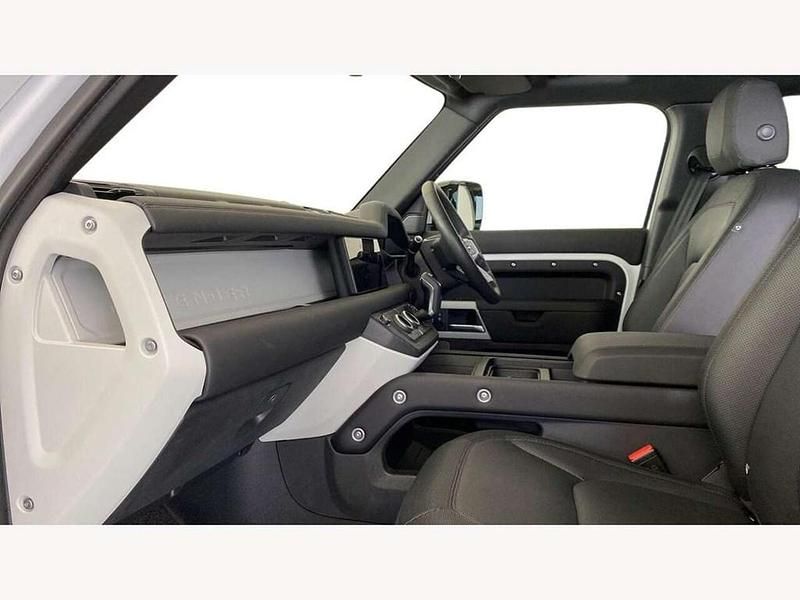 Używany Land Rover Defender SE Dynamic 250 KM (183 kW) 2024 Biały SUV