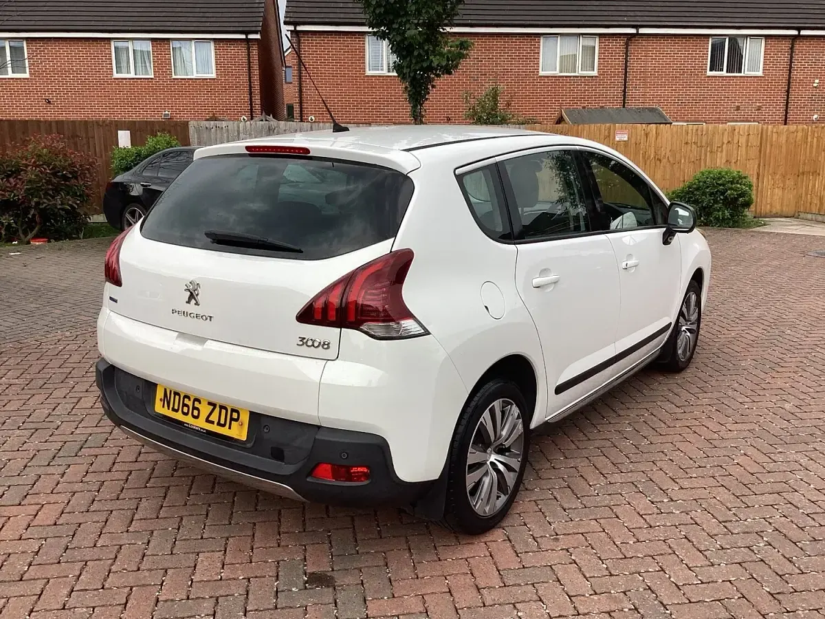 Used Peugeot 3008 Active 120 HP (88 kW) 2017 White SUV