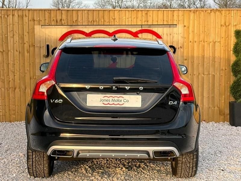 Used Volvo V60 CC 190 HP (139 kW) 2016 Black Estate