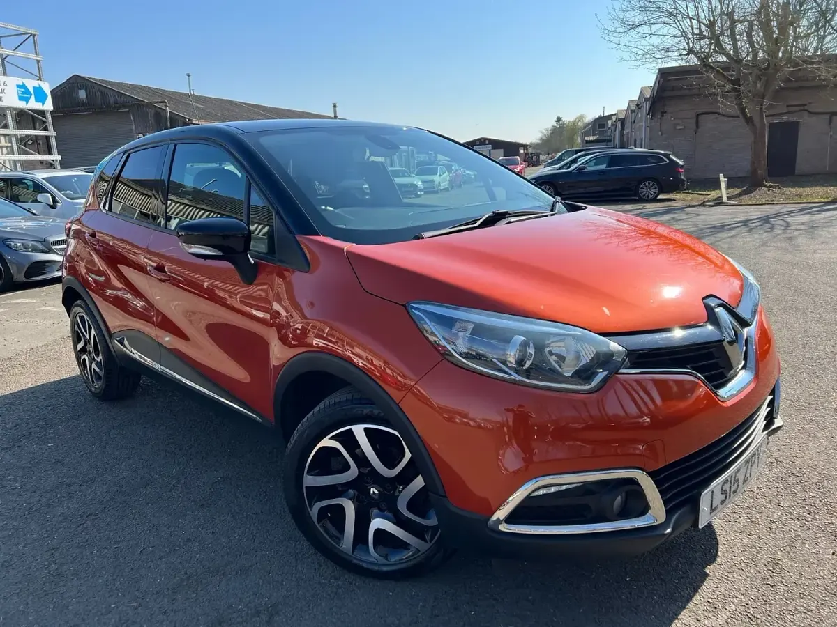 Used Renault Captur Dynamique 90 HP (66 kW) 2015 Orange SUV