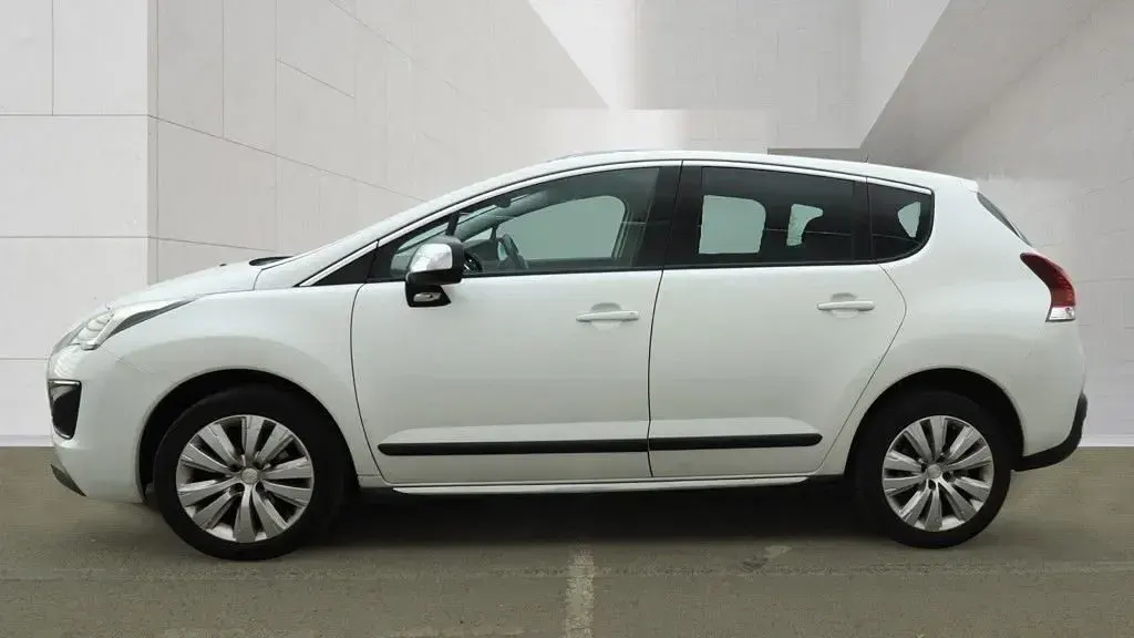 Used Peugeot 3008 Active 115 HP (84 kW) 2015 White Estate