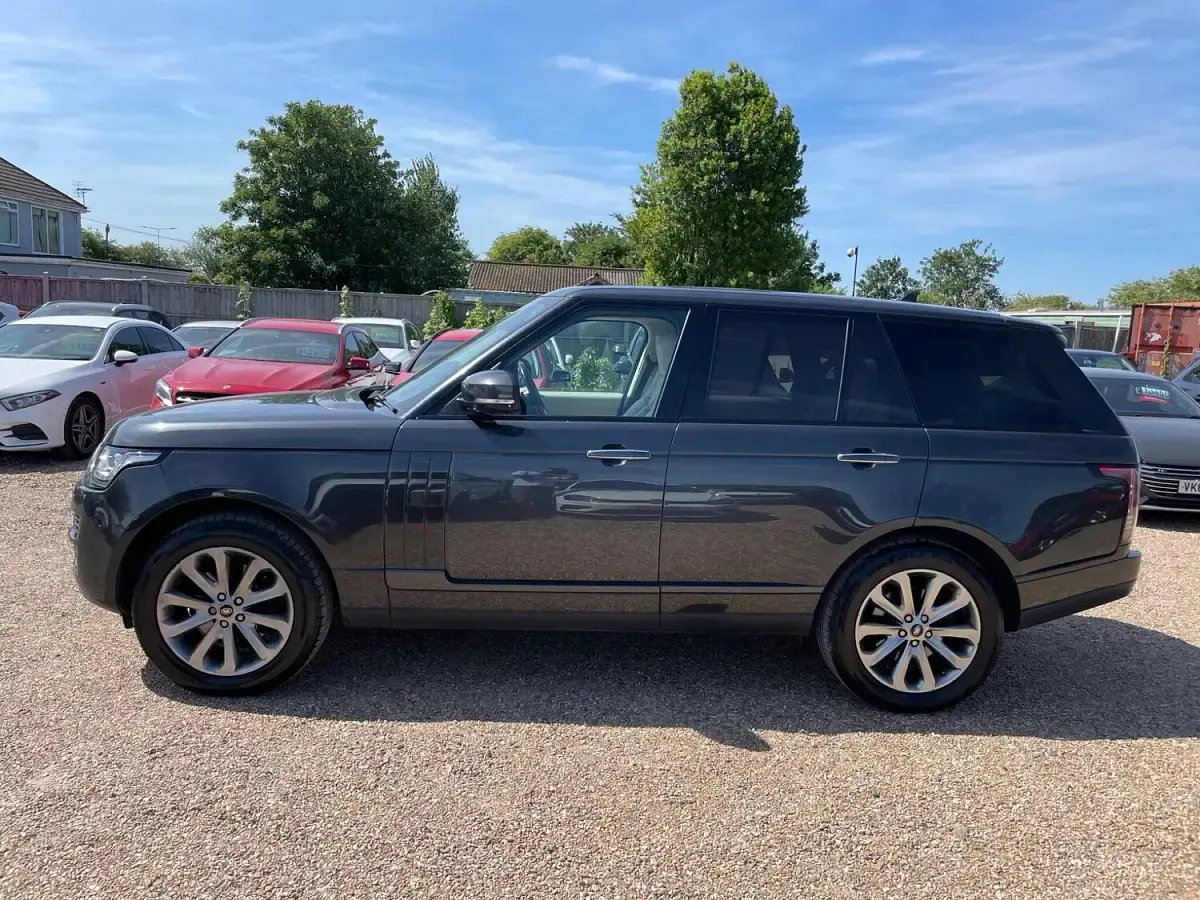 Used Land Rover Range Rover Vogue SE 306 HP (225 kW) 2016 Grey SUV