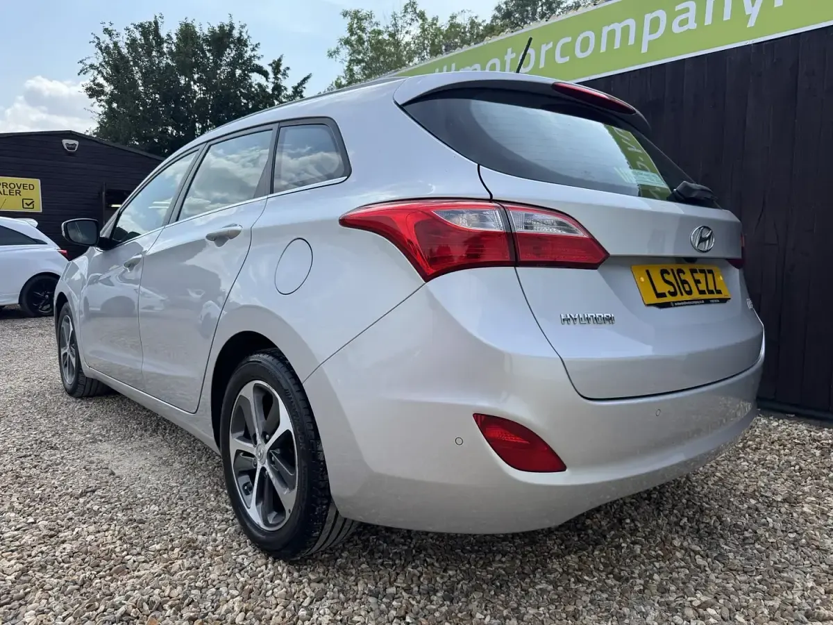 Used Hyundai i30 SE 120 HP (88 kW) 2016 Silver Estate