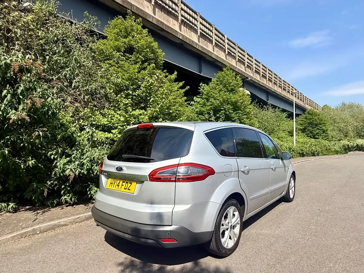 Begagnad Ford S-MAX Titanium 163 HK (119 kW) 2014 Silver Minibuss