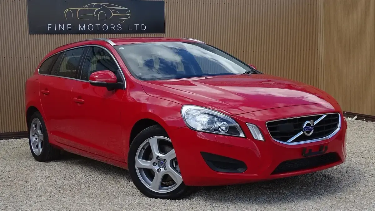 Used Volvo V60 SE 180 HP (132 kW) 2013 Red Estate