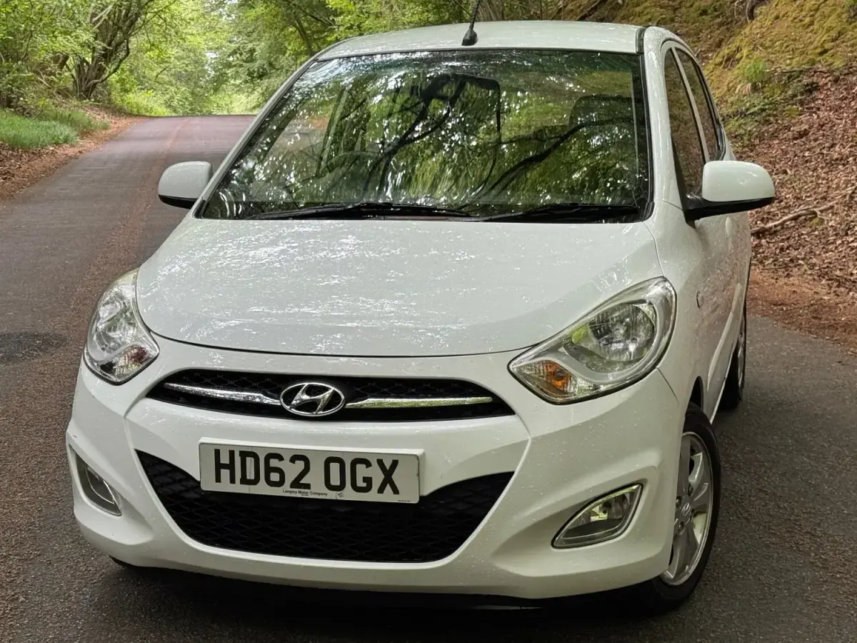 Used Hyundai i10 Active 86 HP (63 kW) 2012 White Hatchback