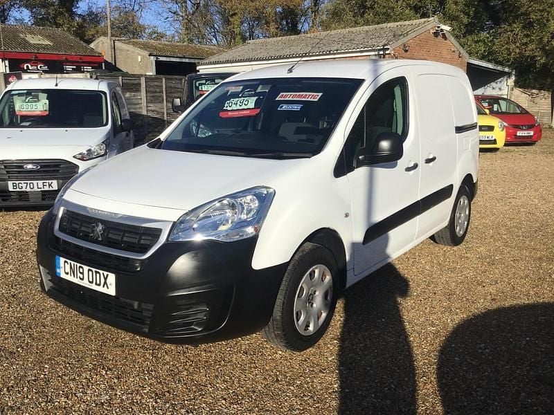 Used Peugeot Partner 2019 White MPV