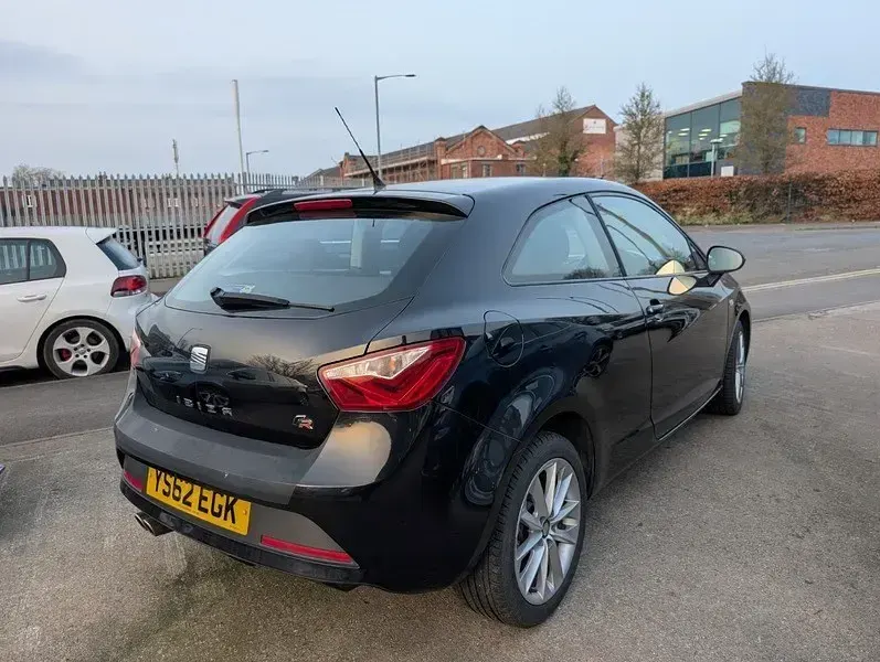 Begagnad Seat Ibiza FR 2012 Svart Halvkombi