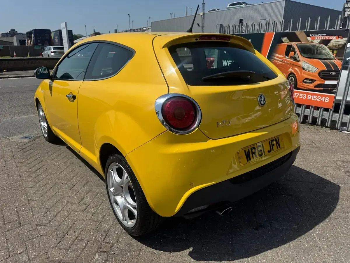 Used Alfa Romeo MiTo Distinctive 120 HP (88 kW) 2011 Yellow Hatchback