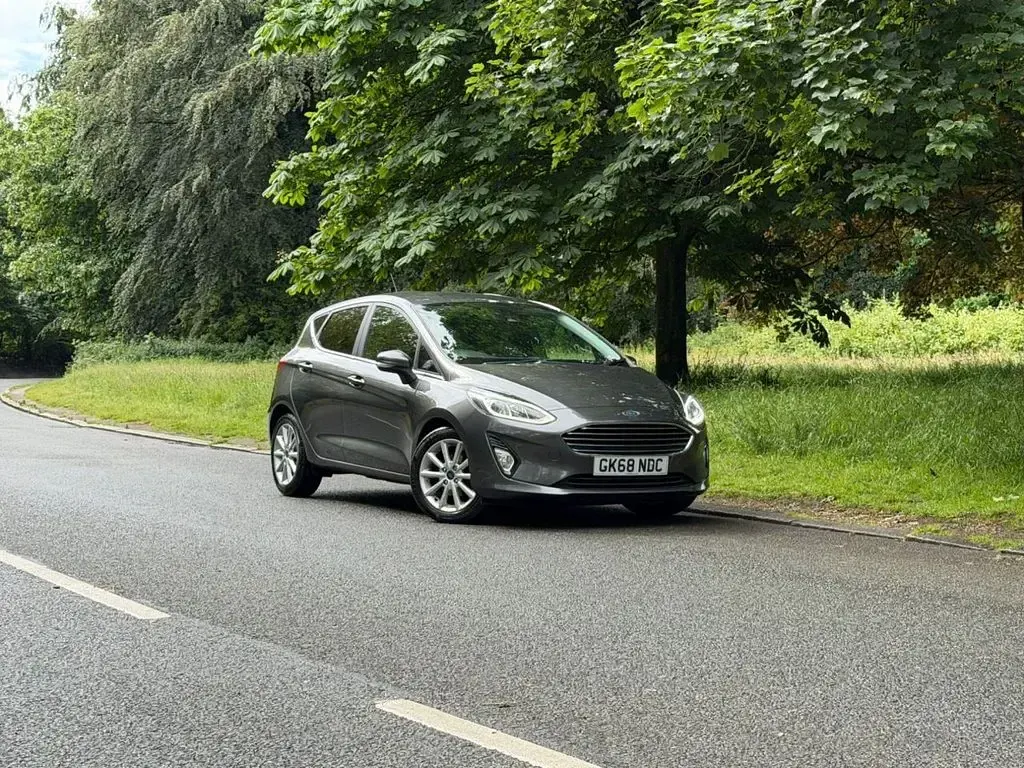 Used Ford Fiesta Titanium 100 HP (73 kW) 2018 Grey Hatchback
