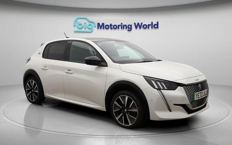 Used Peugeot e-208 Premium 100 kW (136 HP) 2022 White Hatchback