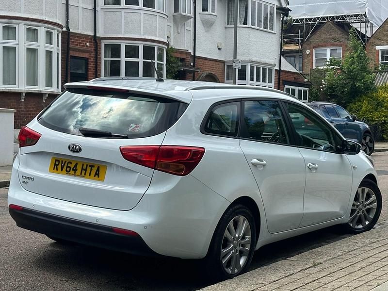 Used Kia Ceed 98 HP (72 kW) 2014 White Hatchback