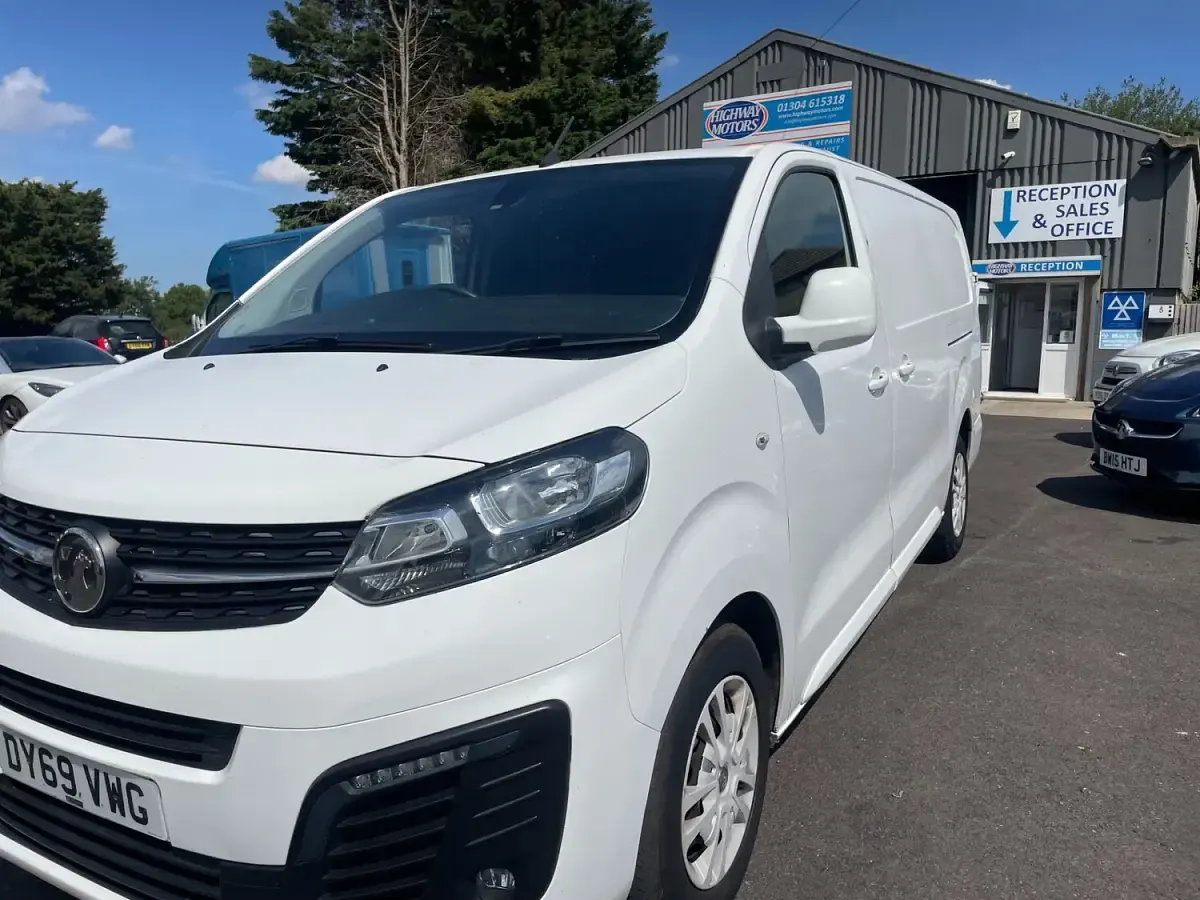 Used Vauxhall Vivaro Sportive 100 HP (73 kW) 2019 White MPV