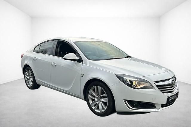 Used Vauxhall Insignia SRi 2013 White Hatchback