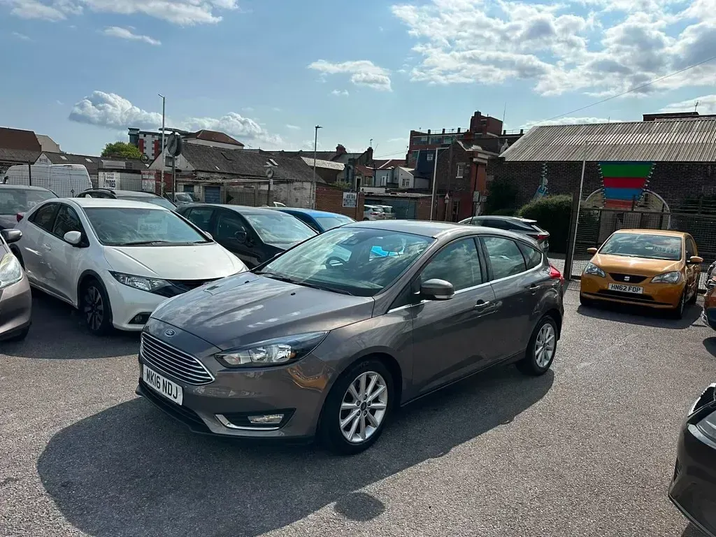 Used Ford Focus Titanium 2016 Brown Hatchback
