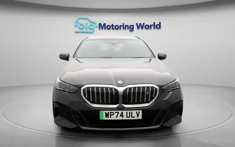 Usado BMW i5 M Sport 250 kW (340 HP) 2025 Preto Carrinha