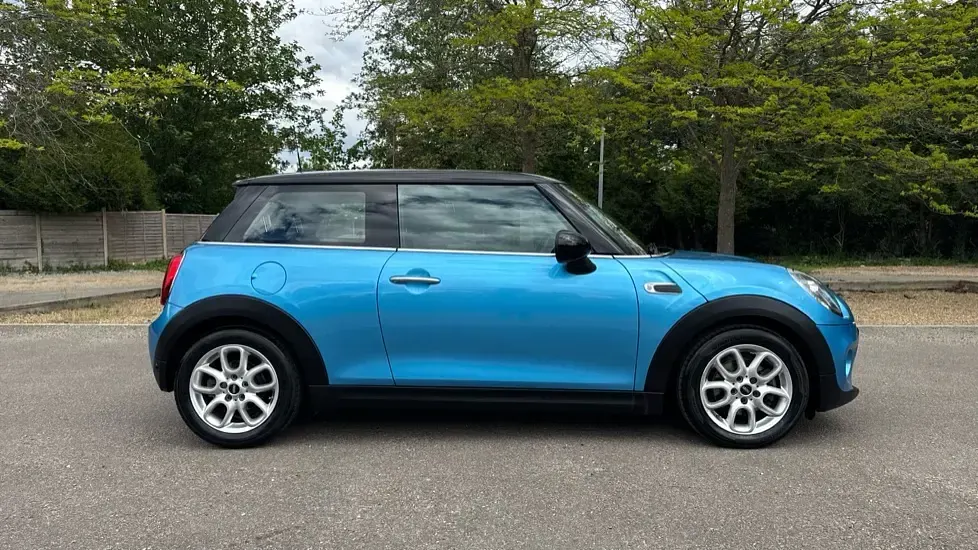 Używany Mini Cooper Hatch 134 KM (98 kW) 2018 Niebieski Hatchback