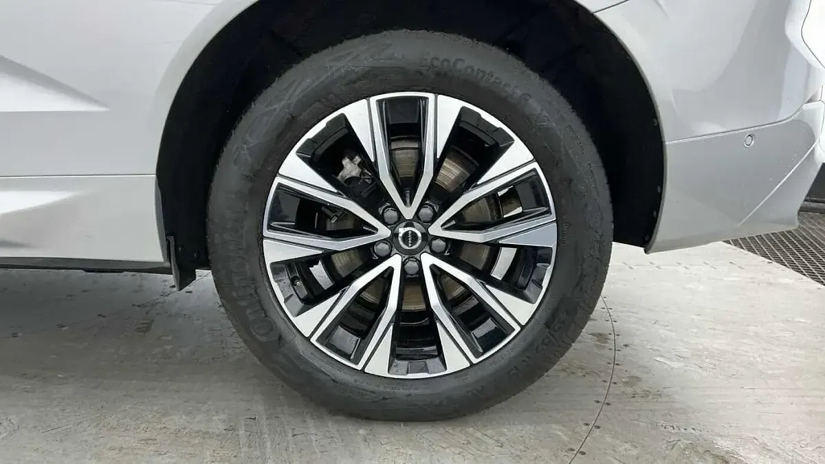 Used Volvo XC60 Plus 194 HP (142 kW) 2023 Silver SUV