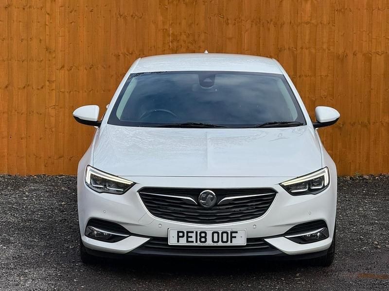 Used Vauxhall Insignia Elite 170 HP (125 kW) 2018 White Hatchback