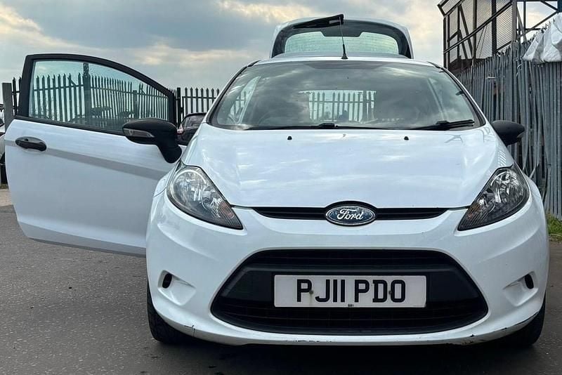 Usado Ford Fiesta 70 HP (51 kW) 2011 Branco Van
