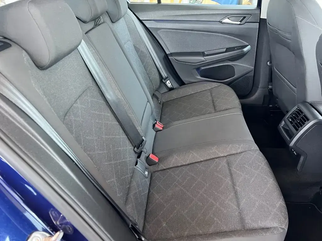 Used VW Golf VIII Life 110 HP (80 kW) 2022 Blue Hatchback