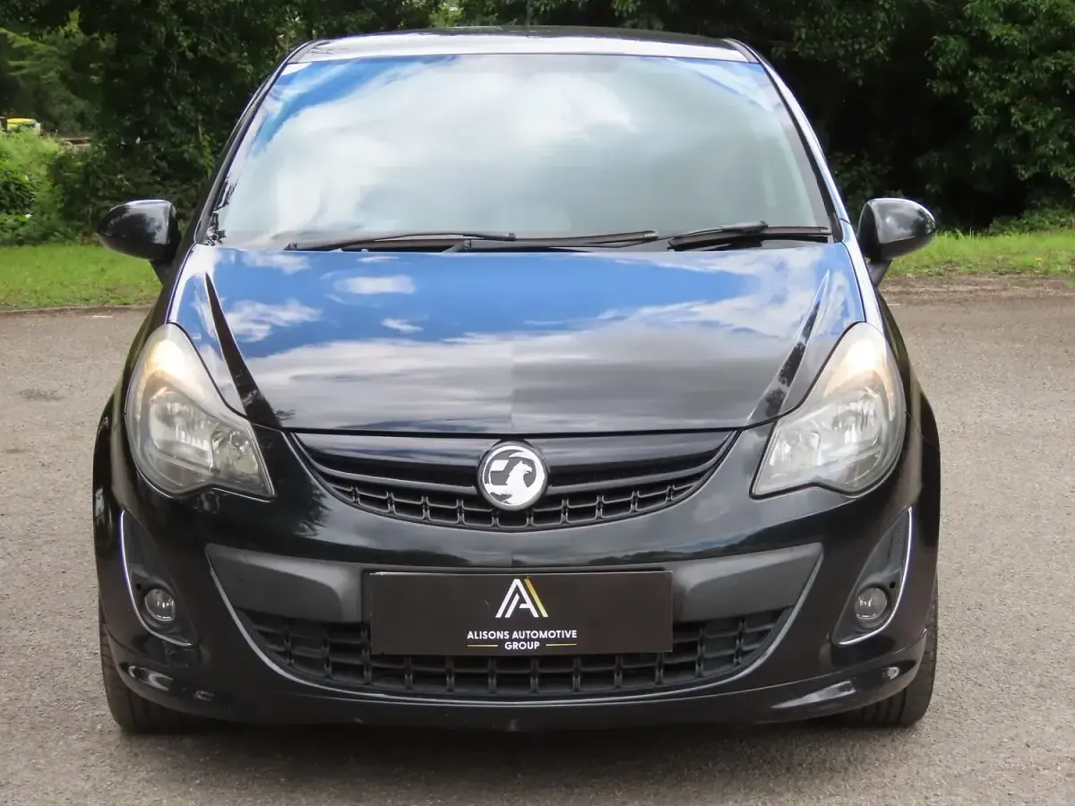 Used Vauxhall Corsa Edition 100 HP (73 kW) 2014 Black Hatchback