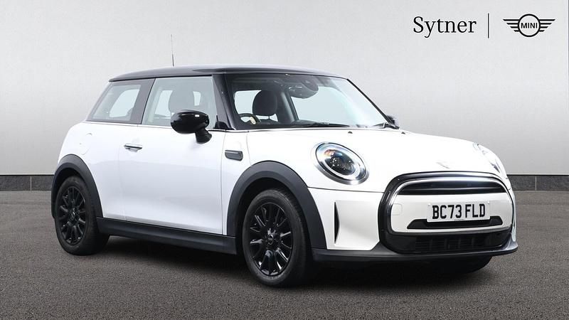 Used Mini Cooper Classic 134 HP (98 kW) 2024 White Hatchback