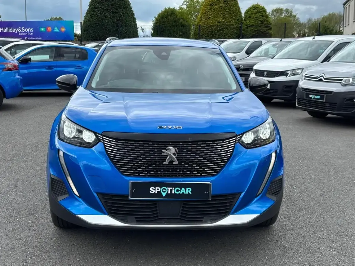 Second-hand Peugeot 2008 Allure Premium 100 CP (73 kW) 2022 Albastru SUV