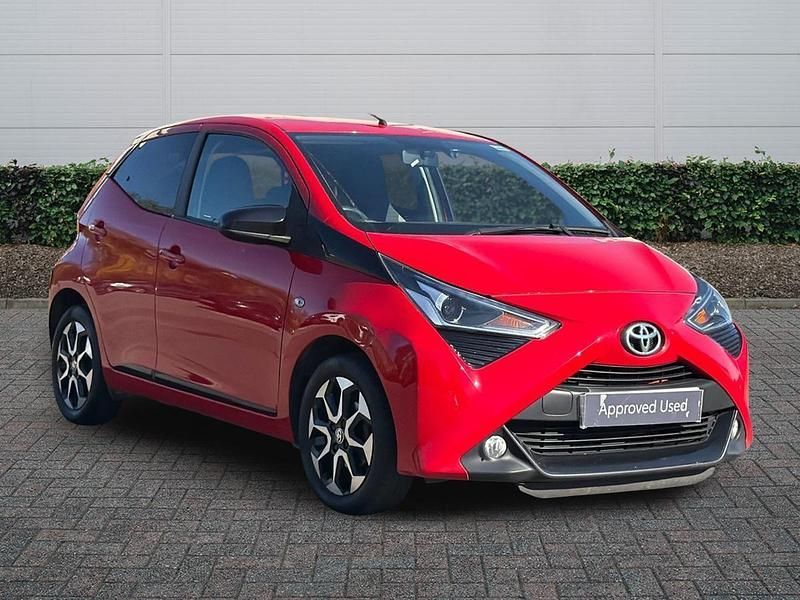 Begagnad Toyota Aygo Trend 72 HK (52 kW) 2020 Röd Halvkombi