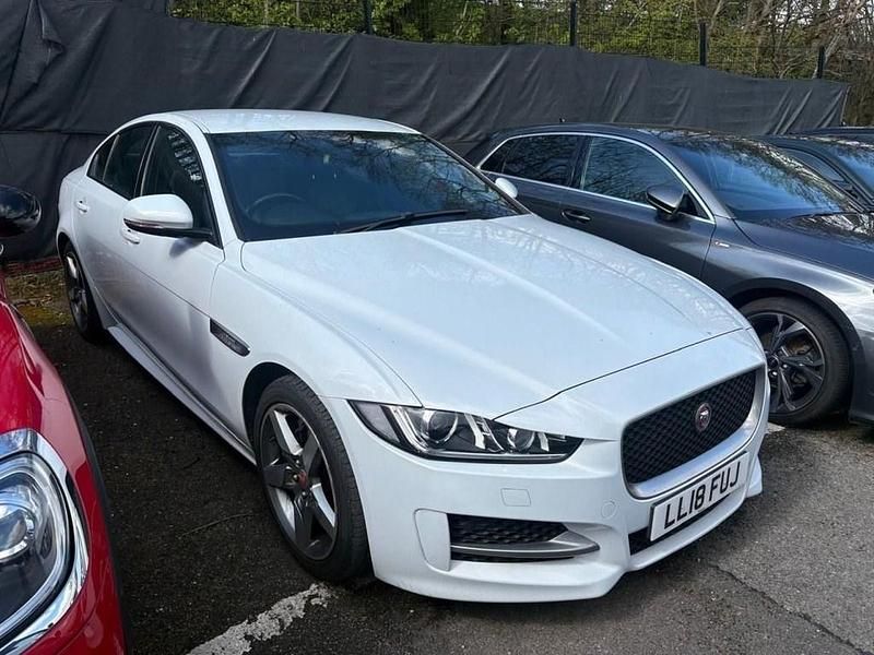 Begagnad Jaguar XE Ingenium 200 HK (147 kW) 2018 Vit Sedan