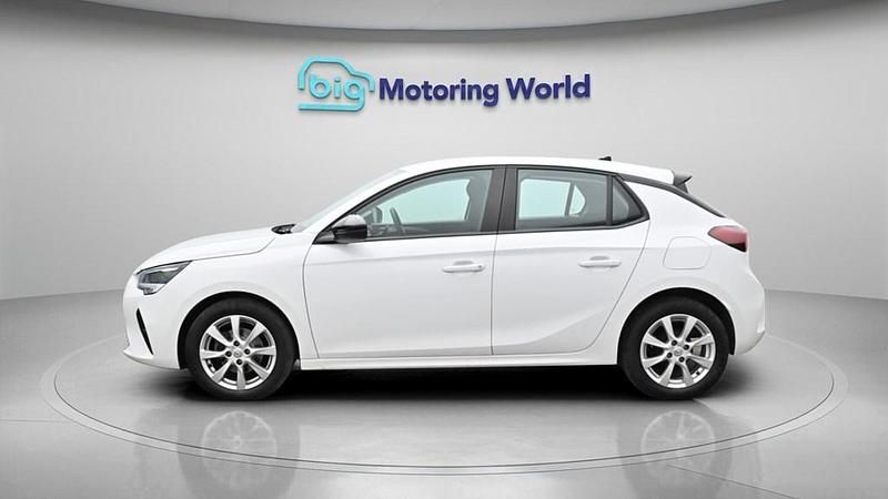 Used Vauxhall Corsa Design Edition 75 HP (55 kW) 2022 White Hatchback