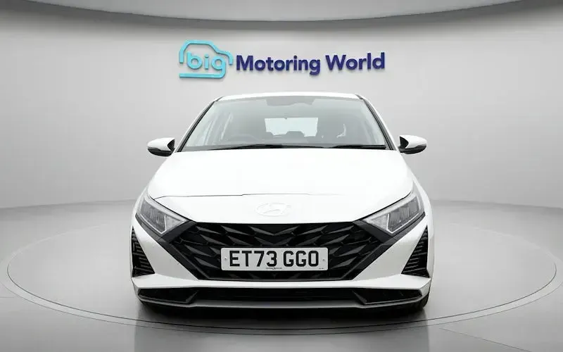 Used Hyundai i20 Advanced 101 HP (74 kW) 2024 White Hatchback