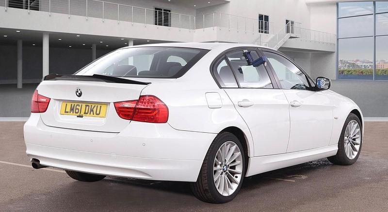 Used BMW 318 2011 White Sedan