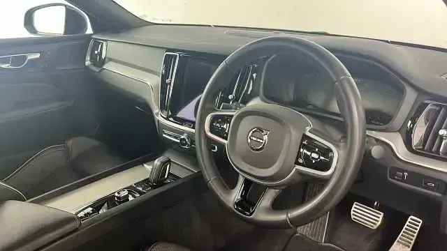 Usado Volvo S60 R-Design 247 CV (181 kW) 2022 Negro Berlina