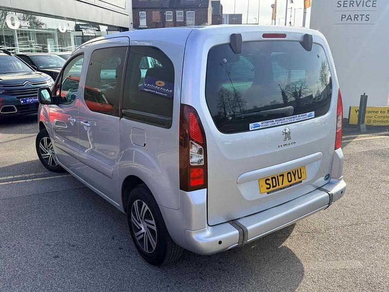 Used Peugeot TePee Active 98 HP (72 kW) 2017 Grey MPV