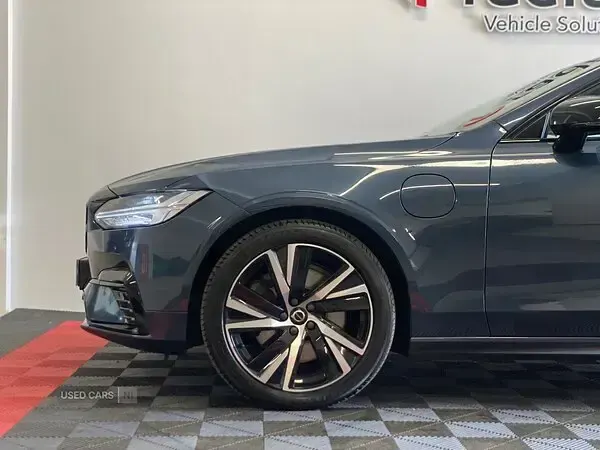 Used Volvo V90 R-Design 2021 Blue Estate