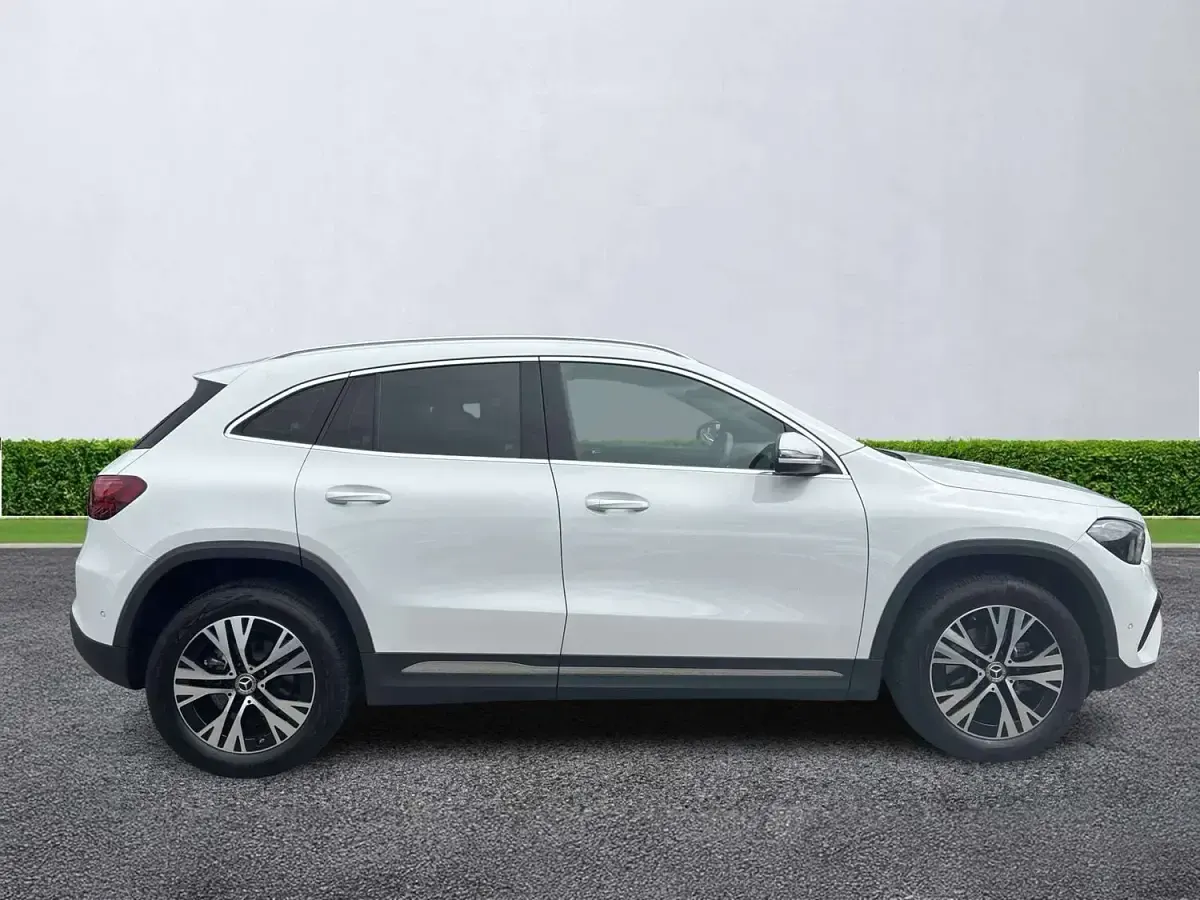 Used Mercedes GLA200 Executive 163 HP (119 kW) 2023 White SUV