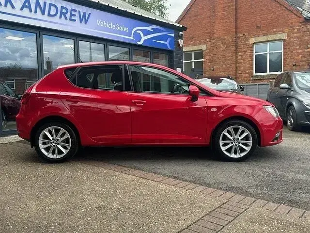 Usado Seat Ibiza 85 CV (62 kW) 2015 Rojo Utilitario
