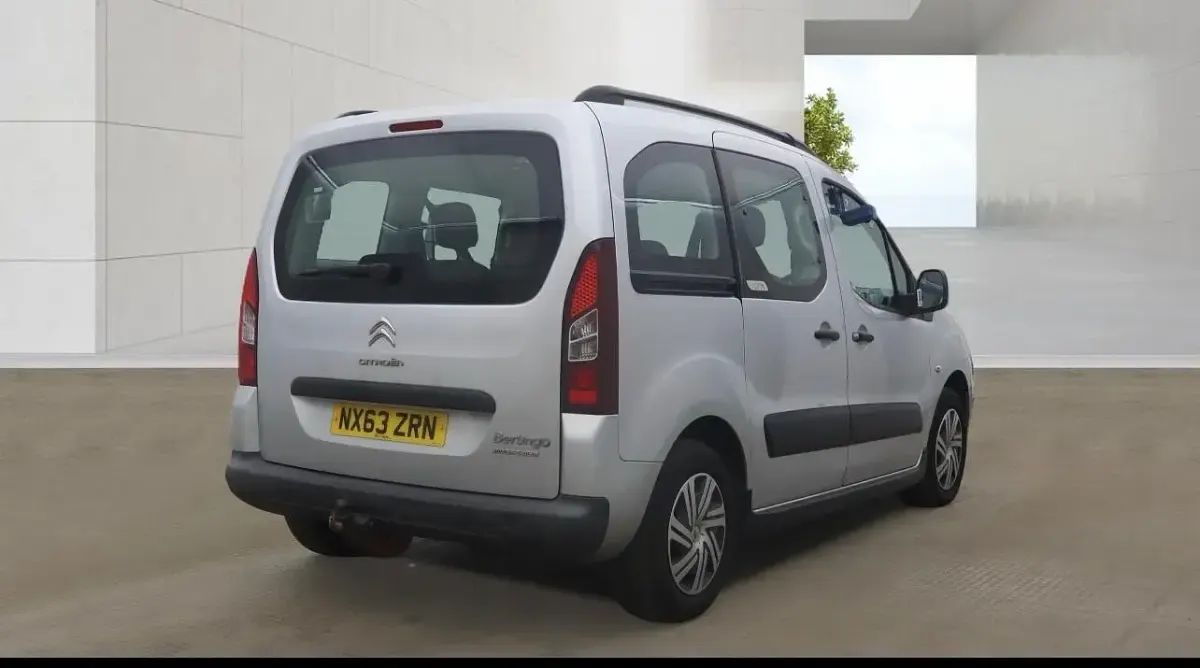 Usado Citroën Berlingo XTR 90 CV (66 kW) 2013 Plateado Monovolumen