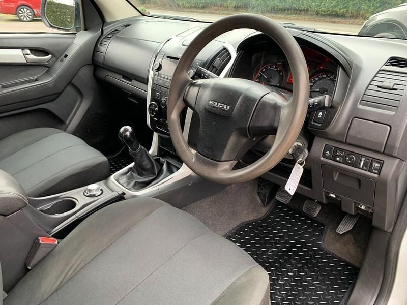 Second-hand Isuzu D-Max 160 CP (117 kW) 2017 Alb Pickup