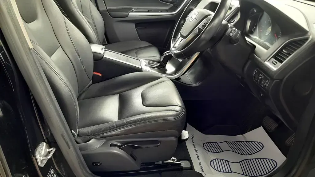 Used Volvo XC60 SE 190 HP (139 kW) 2015 Black SUV