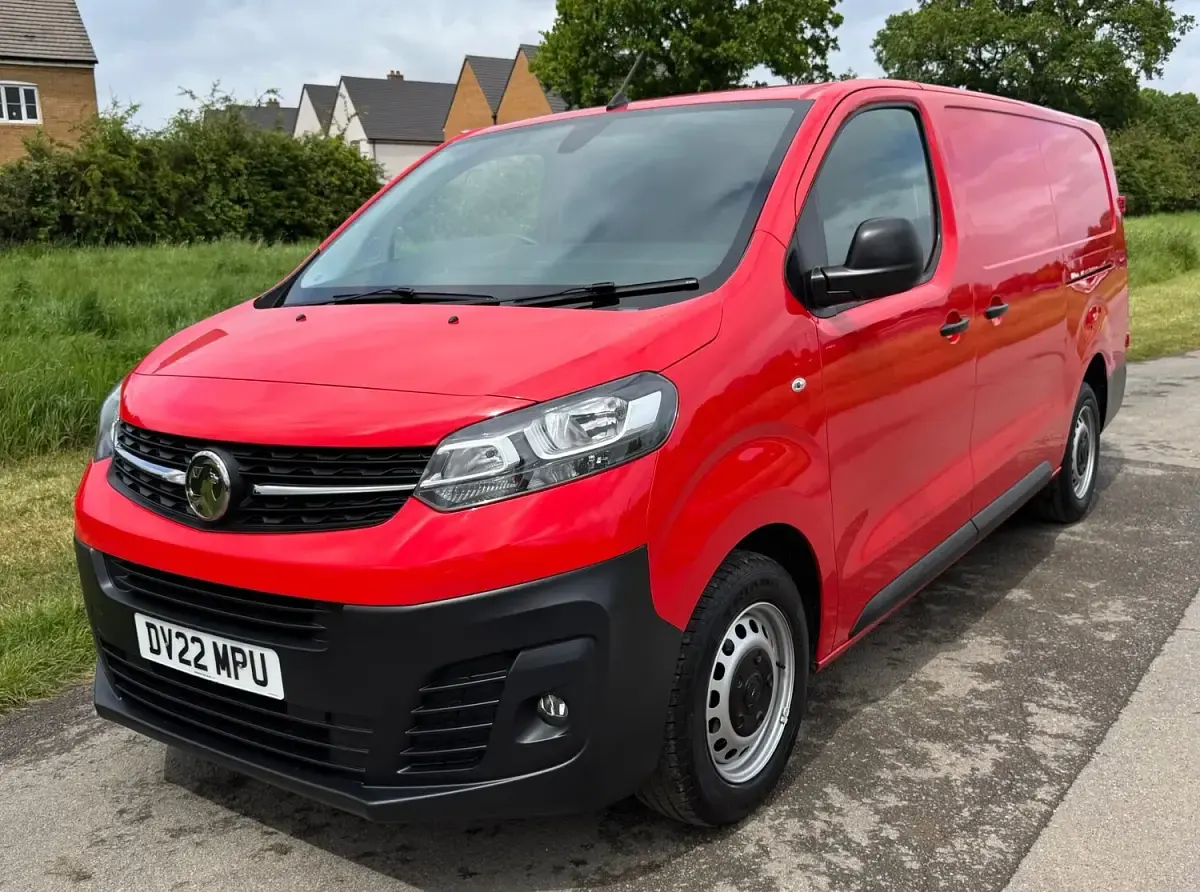 Used Vauxhall Vivaro 100 HP (73 kW) 2022 Red MPV