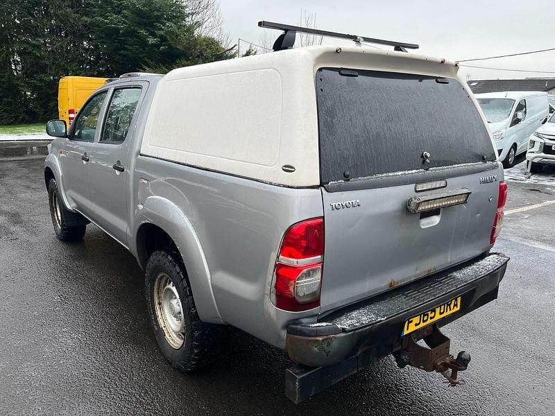 Used Toyota HiLux Active 144 HP (105 kW) 2015 Silver Pickup