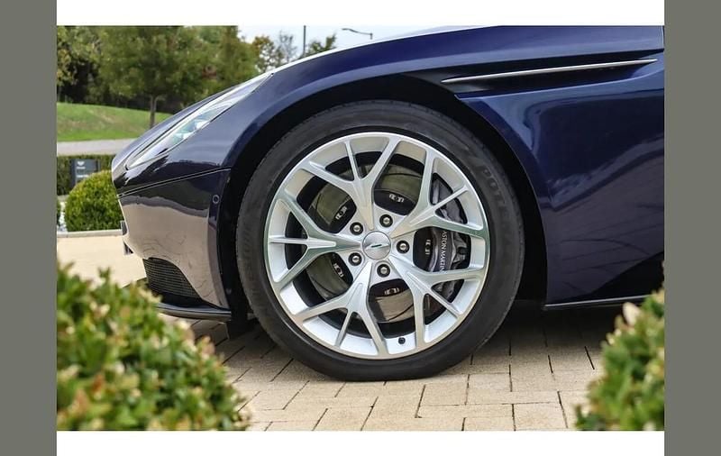 Used Aston Martin DB11 502 HP (369 kW) 2018 Blue Cabriolet