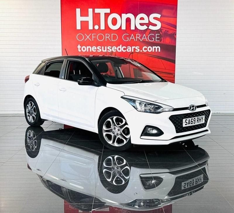 Used Hyundai i20 84 HP (61 kW) 2019 White Hatchback